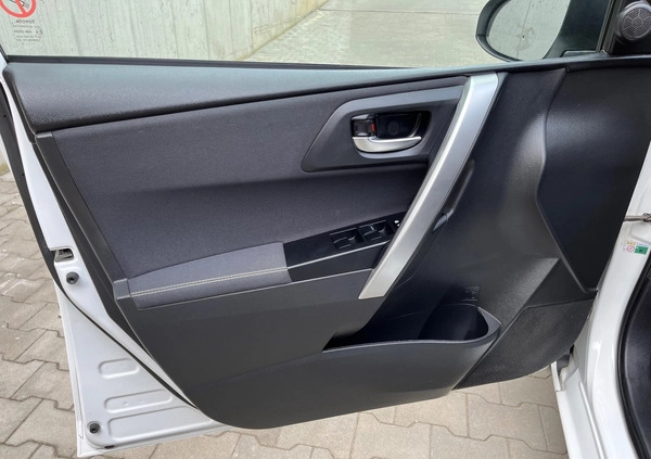 Toyota Auris cena 52900 przebieg: 144779, rok produkcji 2015 z Góra małe 529